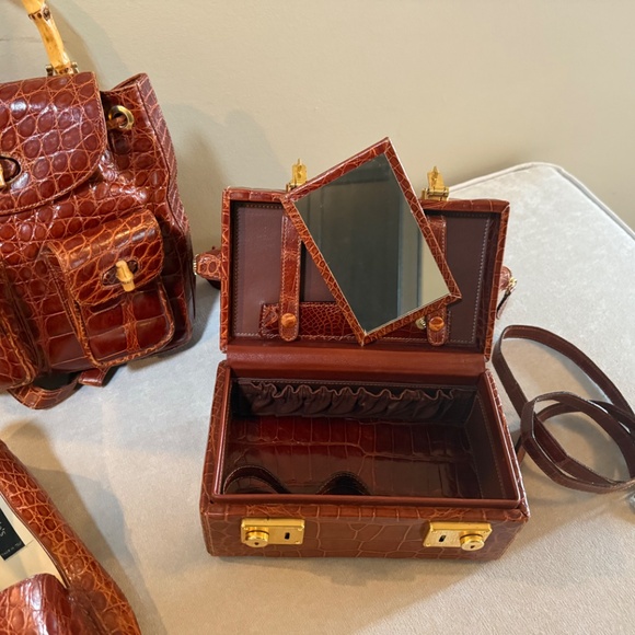 Giorgio’s of Palm Beach, Doctor bag and backpack and shoes. - Picture 3 of 16